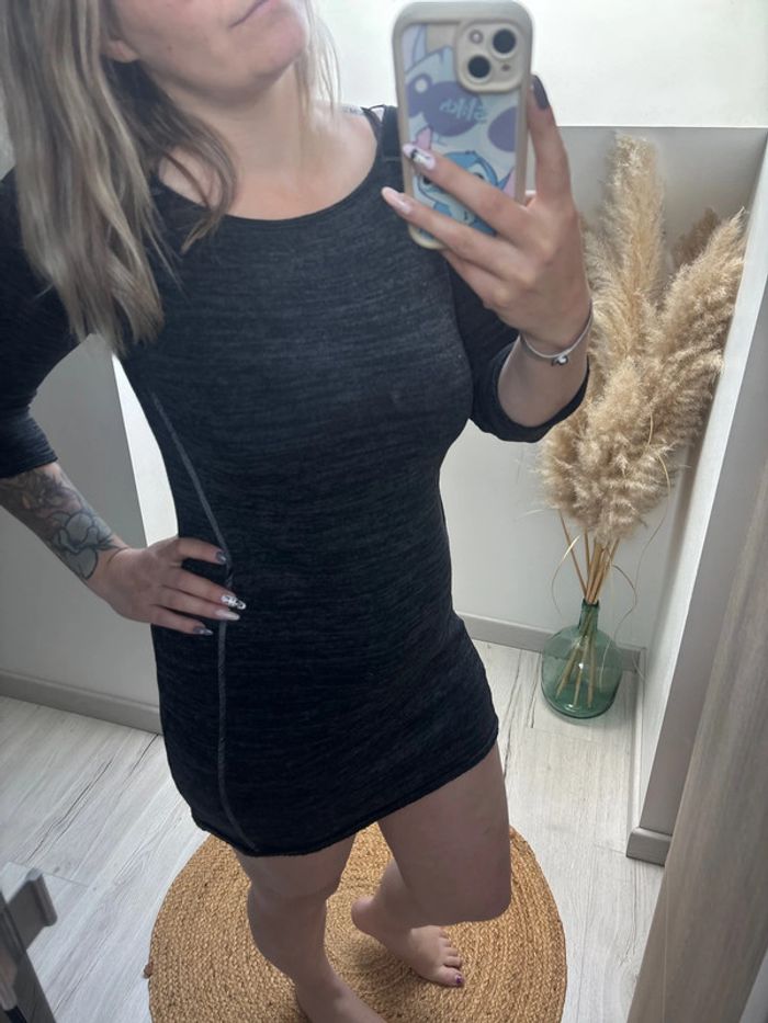 Robe noire grise