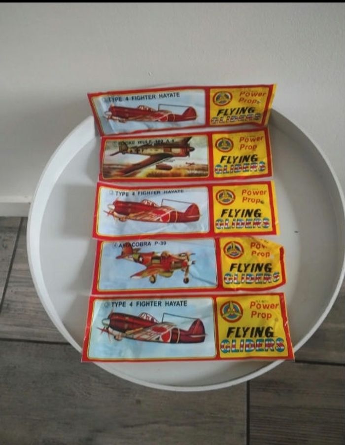 Lot de 5 avions a monté - photo numéro 2