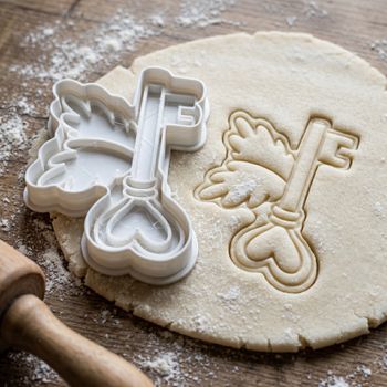Emporte-pièce Clé Ailée avec Cœur - Découpoir Magique Biscuit Pâtisserie