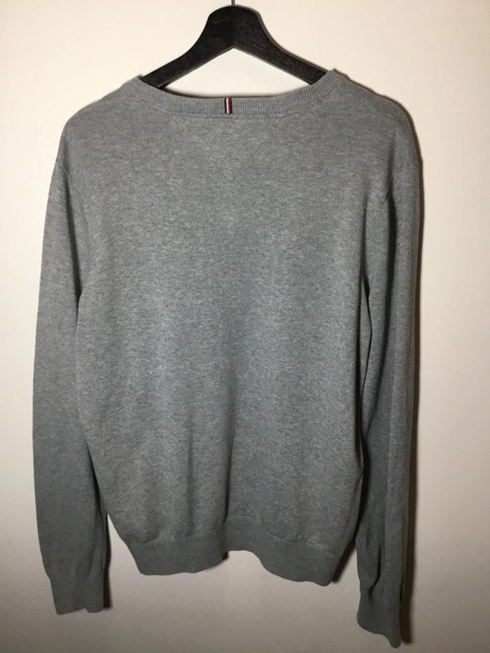 Pull col V pour homme Tommy Hilfiger gris chiné taille M 083 - photo numéro 2