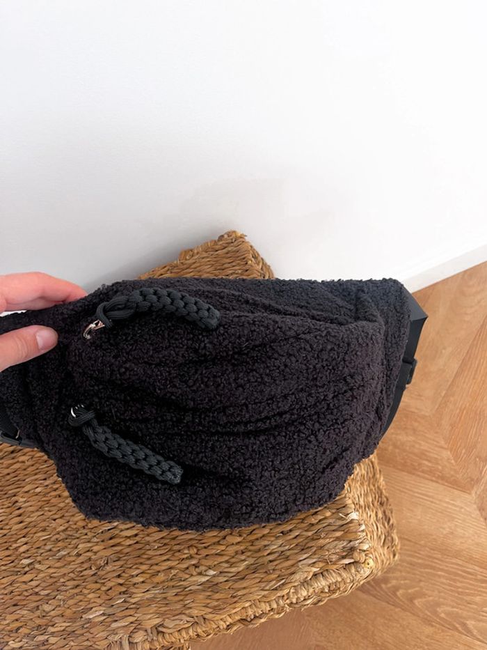 Sac besace noir effet moumoute banane - photo numéro 4