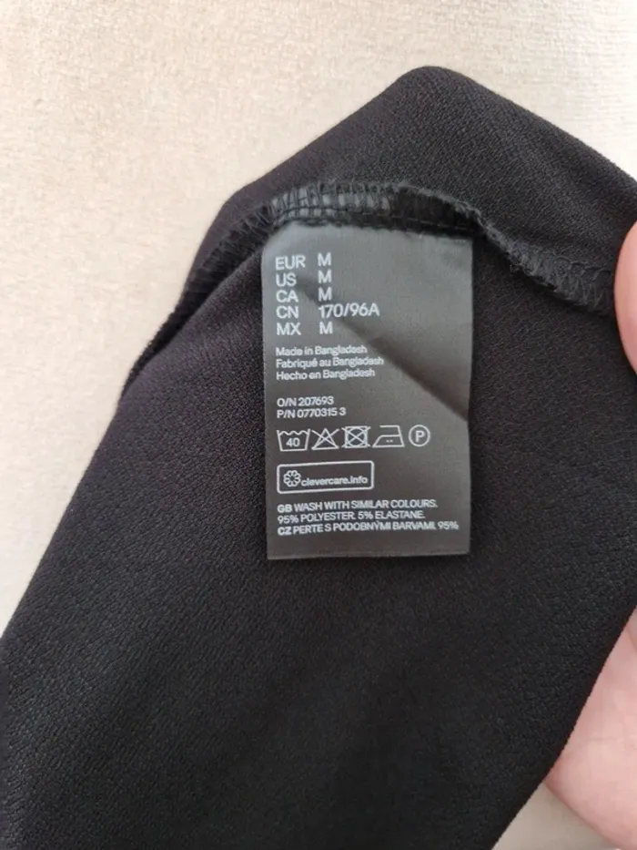 Haut noir h&m taille M - photo numéro 4