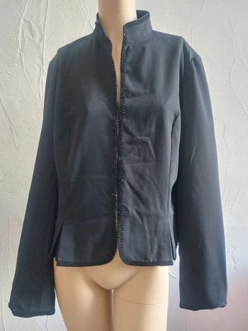 Veste noire élégante avec bordure perlée Taille 44