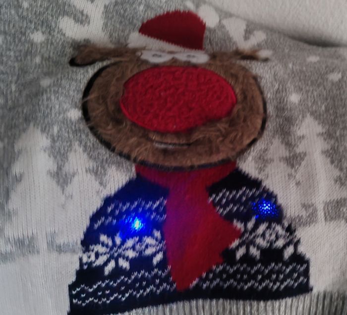 Pull clignotant noël - photo numéro 6