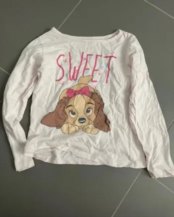 T shirt lady la belle et le clochard 8 ans en très bon état disneyland paris