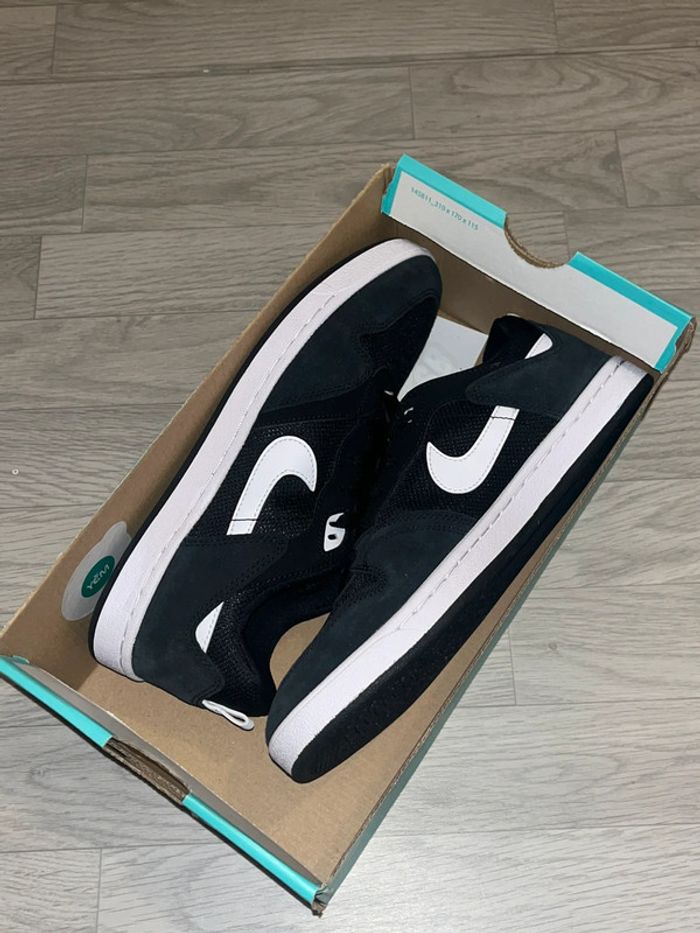 Chaussure Nike sb noire taille 42