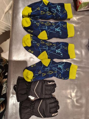 Lot de chaussettes de ski et gants wedze
