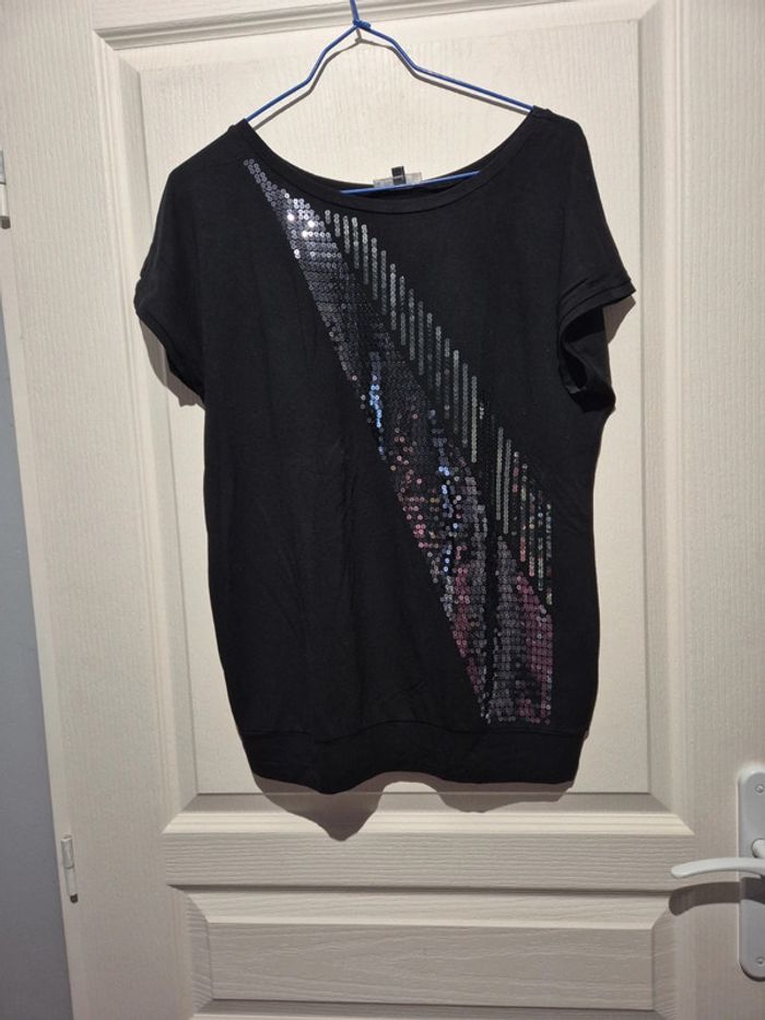 Tee shirt noir brillant à sequins