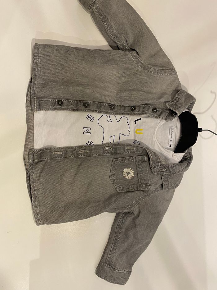 Ensemble t-shirt manche longue et chemise en jean