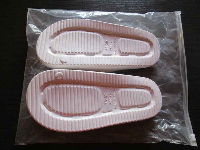 Claquettes Minnie blanches 38 neuves - photo numéro 2