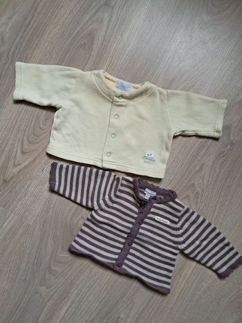 Lot 2 gilets 50 cm Jacadi et Ptit Bisou 