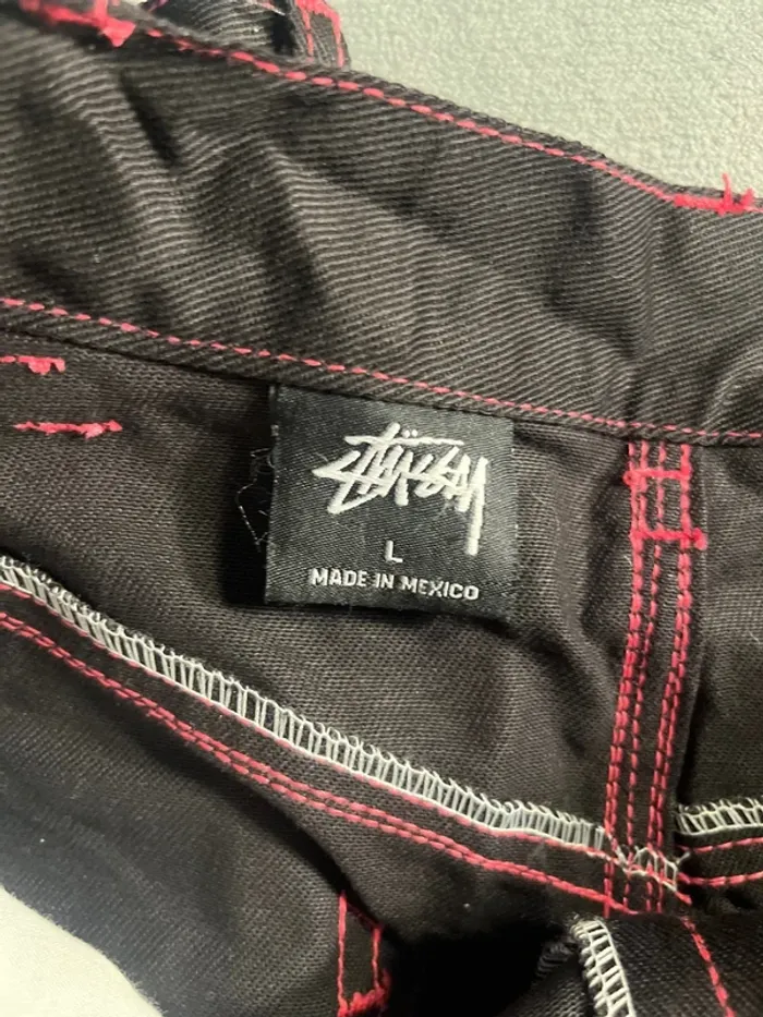 Short/Jort Stussy Black Embroidered Pink Big Logo Back – Taille L - photo numéro 7