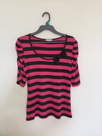 T-shirt rayé noir et rose avec nœud vintage mignon