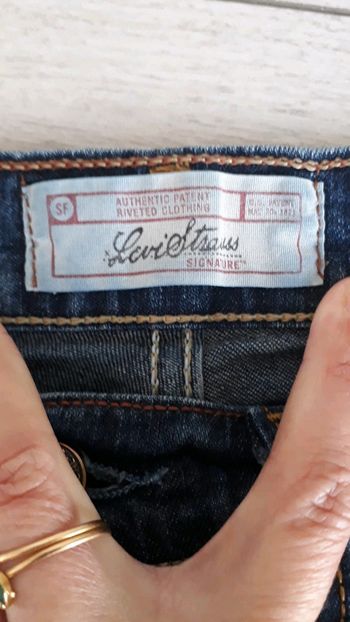 Jean Lévi-Strauss Signature