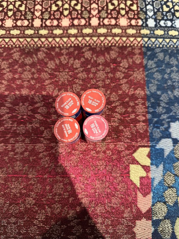 Lot de 4 rouges à lèvres Yves Rocher Rouge Elixir - photo numéro 3