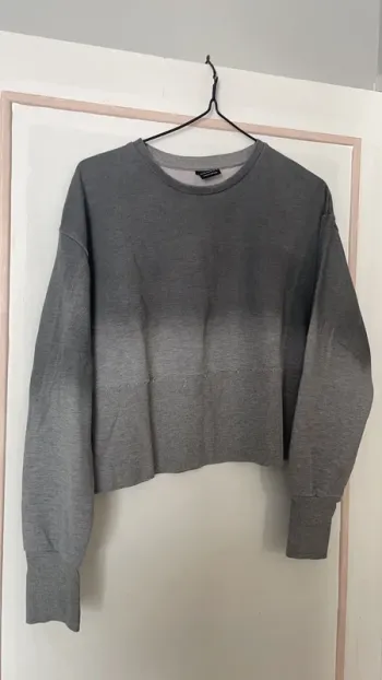 Pull manche longue dégradé gris