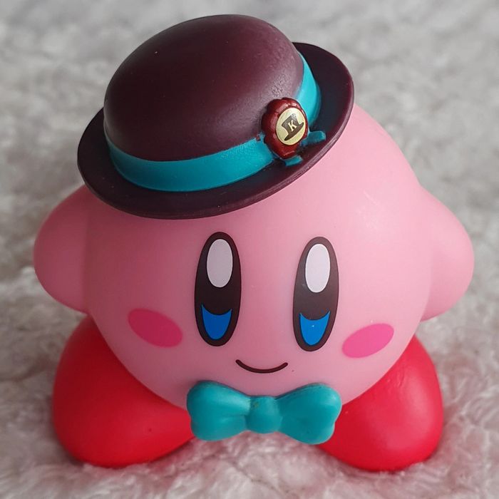 Figurine pleine Kirby chapeau et nœud papillon - photo numéro 4