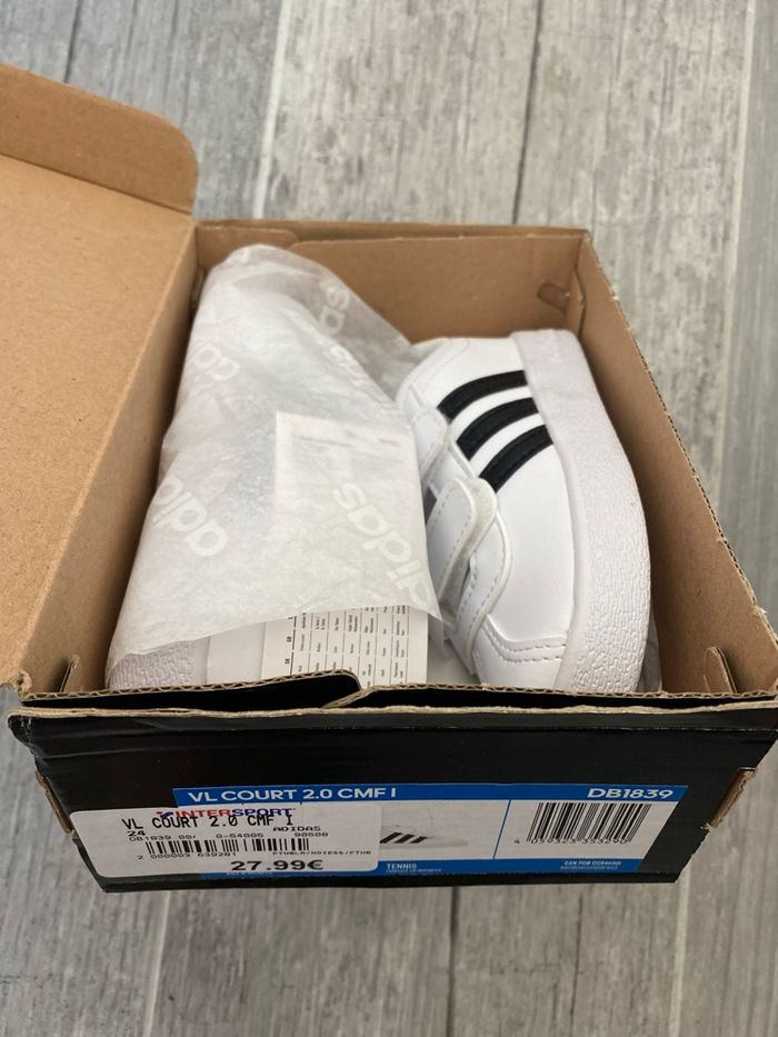 Baskets adidas neuves pointure 24 mixte