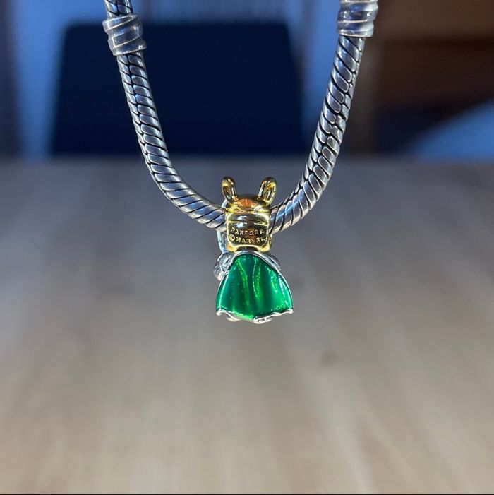 Charm Pandora Marvel Loki 🐍 Dieu de la Malice – Collector Bicolore en Argent 925 & Or - photo numéro 2
