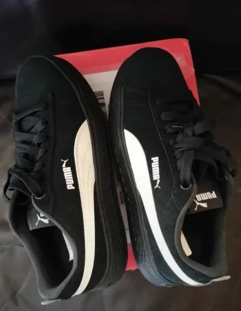 Baskets Puma smash noires et blanches neuves