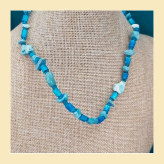 Collier fantaisie – Pierres turquoise et perles bleues - photo numéro 2