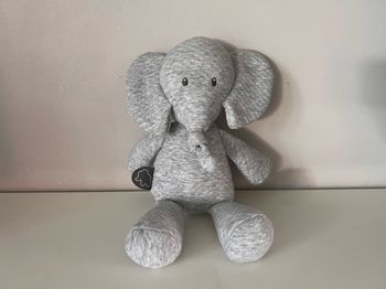 Peluche éléphant nattou  Neuf  Vendu sans boite                #bebefille6mois_candysand    #bebegarcon #naissance #naissancegarcon #nourrisson #maternité #sacfemme #grossesse #ensemblebebe #prixnegociable #prixlots #chauffebiberon #éveil #eveilbebe #joue
