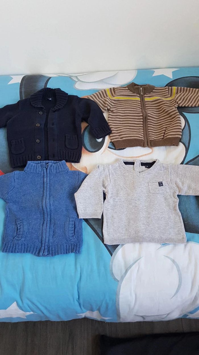Lot de 4 pulls garçon taille 6 mois