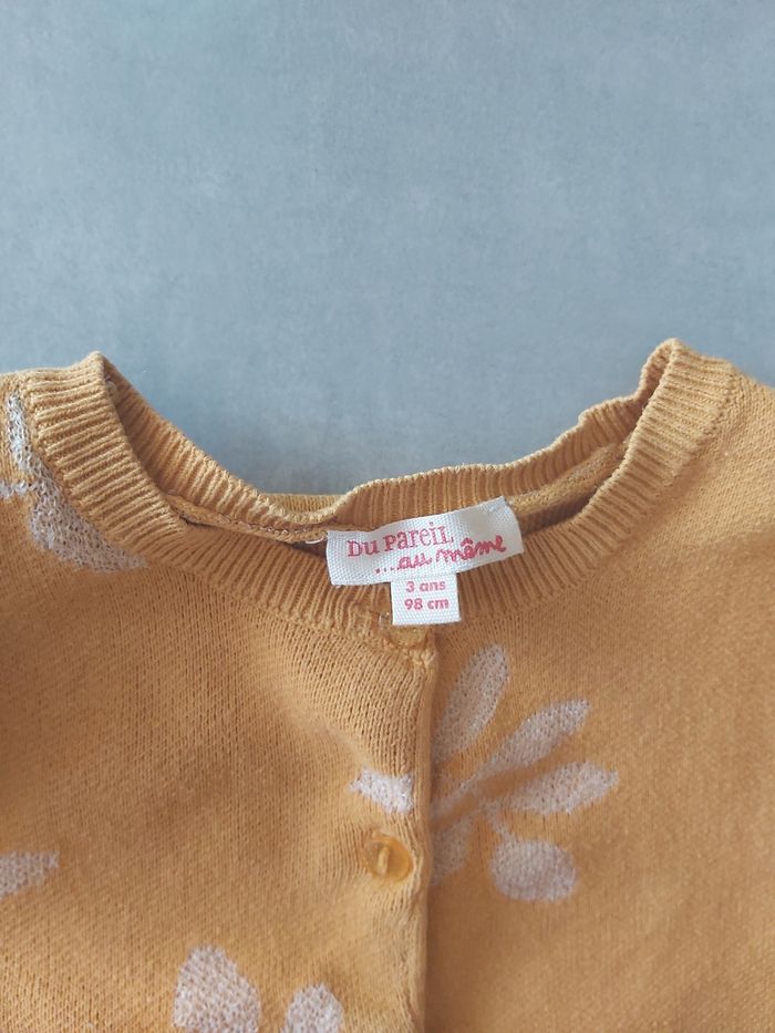 Gilet jaune à boutons 3 ans - photo numéro 2