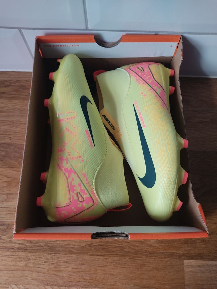 Crampons Nike T 38.5 - photo numéro 7