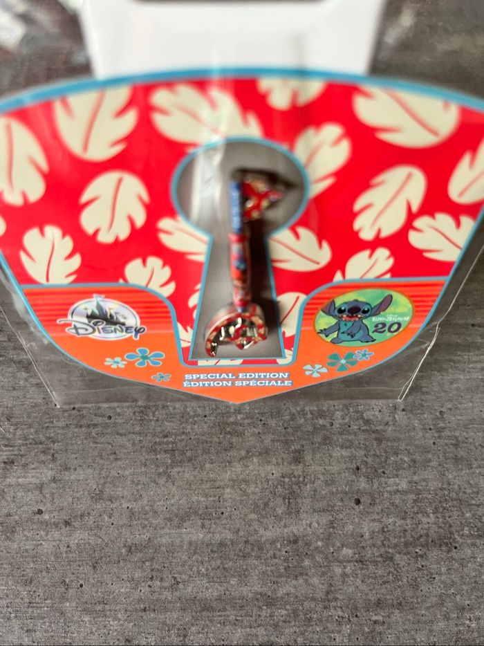 Clé pin’s édition collector Stitch - photo numéro 5