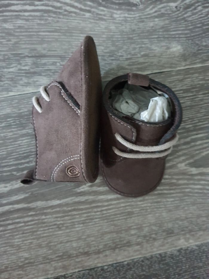 Lot petite paires de chaussures et chaussettes bebe - photo numéro 3