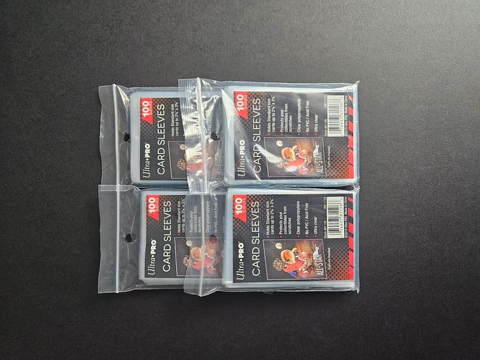 Lot de 100 sleeves Ultra Pro transparentes, format standard (2,5″ × 3,5″) sans PVC, anti-acide ; pro