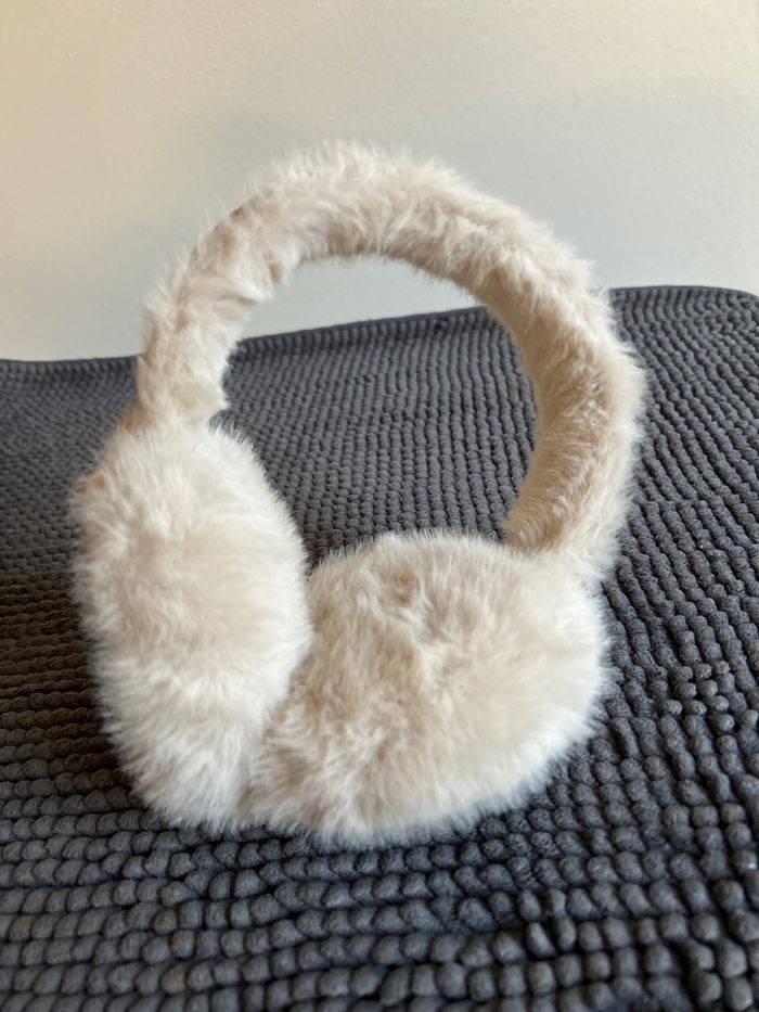 Cache oreilles UGG - photo numéro 2