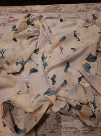 Top croisé cache cœur avec noeud satiné