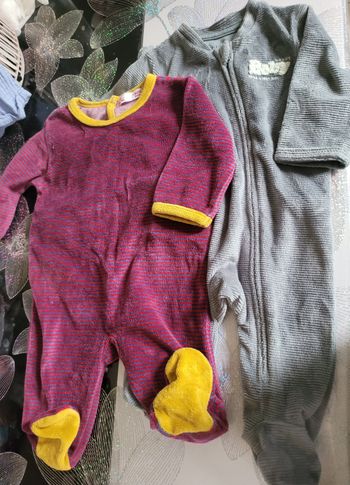 Lot 2 pyjamas hiver 1 mois