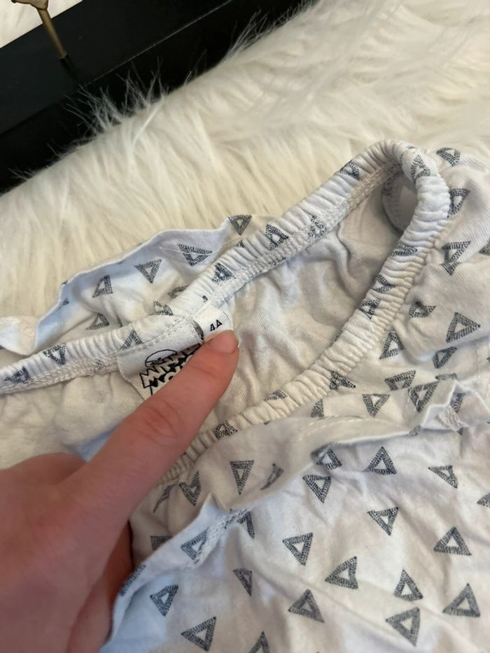 Très belle combishort minnie 🥰Disney taille 4 ans - photo numéro 2