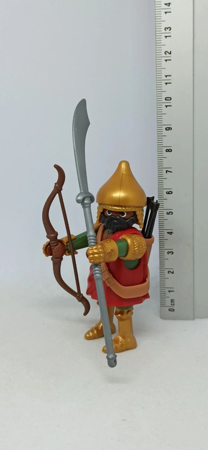 Homme guerrier perse avec casque doré et arc playmobil