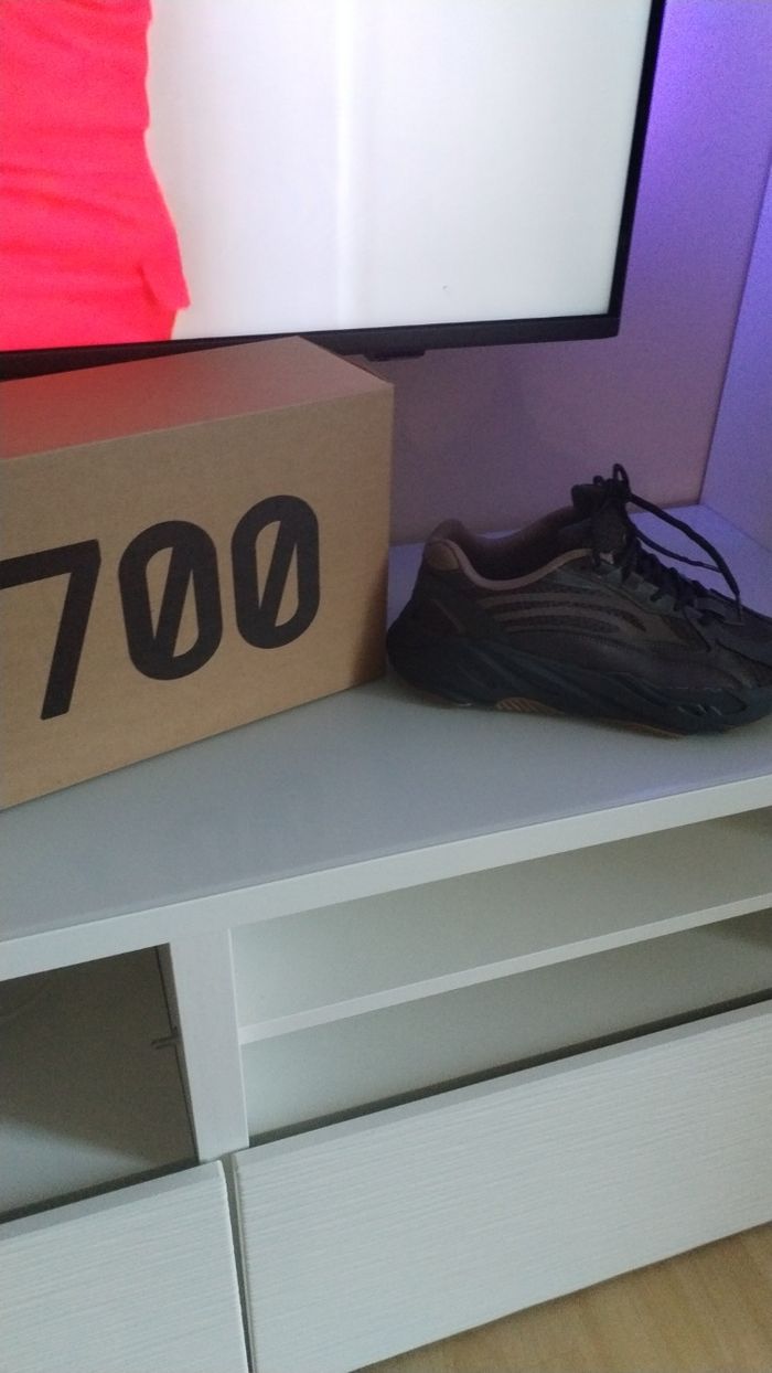 Chaussures homme et femme yeezy 700 - photo numéro 2