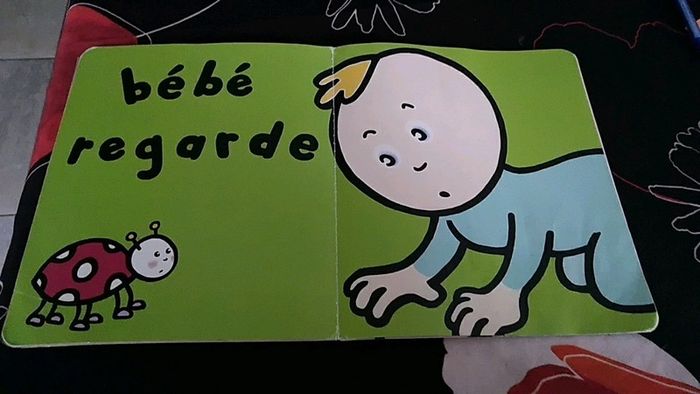 Livre pour enfants Bébé s'éveille - photo numéro 2