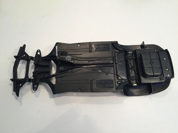 Châssis inférieur pièce détachée miniature Peugeot 203 1954 Solido 1/18 #A36