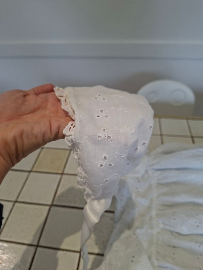 Robe baptême avec bonnet - photo numéro 2