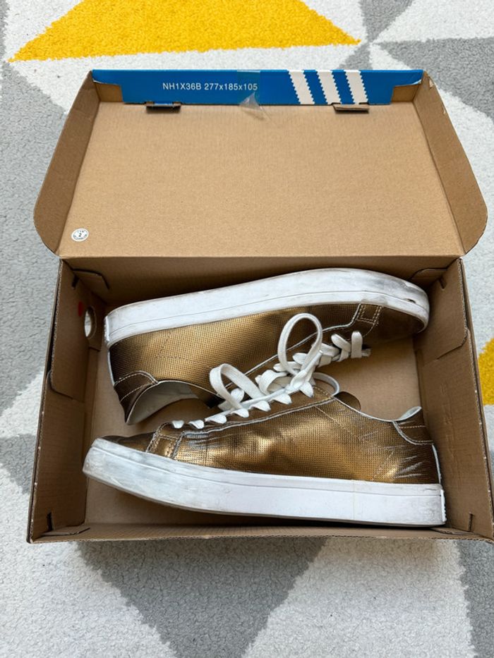 Basket Adidas courtvantage Taille 39 1/3