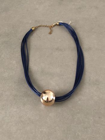 Collier bleu neuf