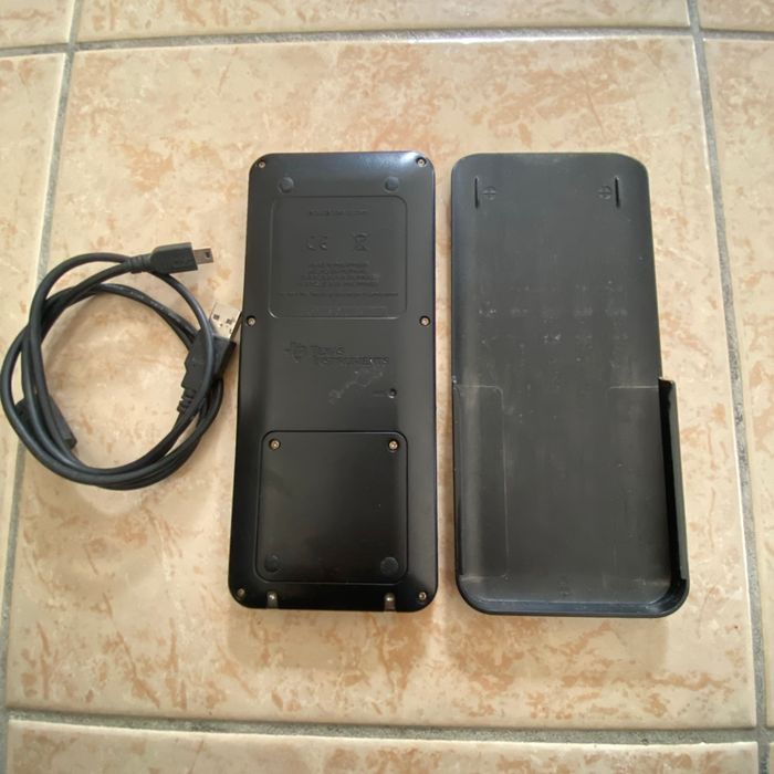 Calculatrice texas instruments Ti 83 prenium ce  avec son câble usb - photo numéro 2