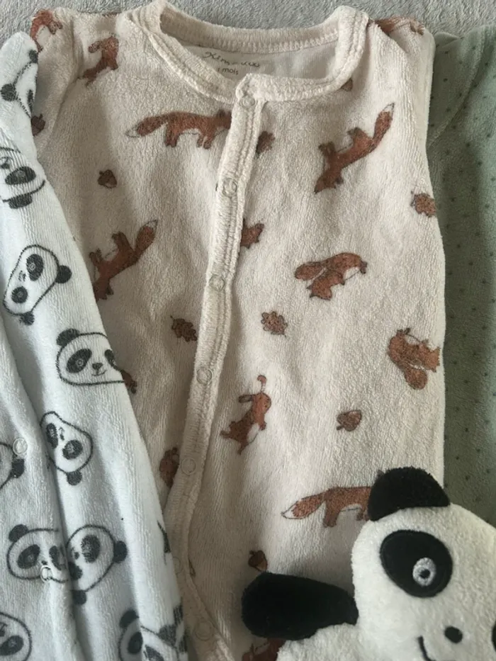 Lot 3 pyjamas velours 1 mois - photo numéro 3