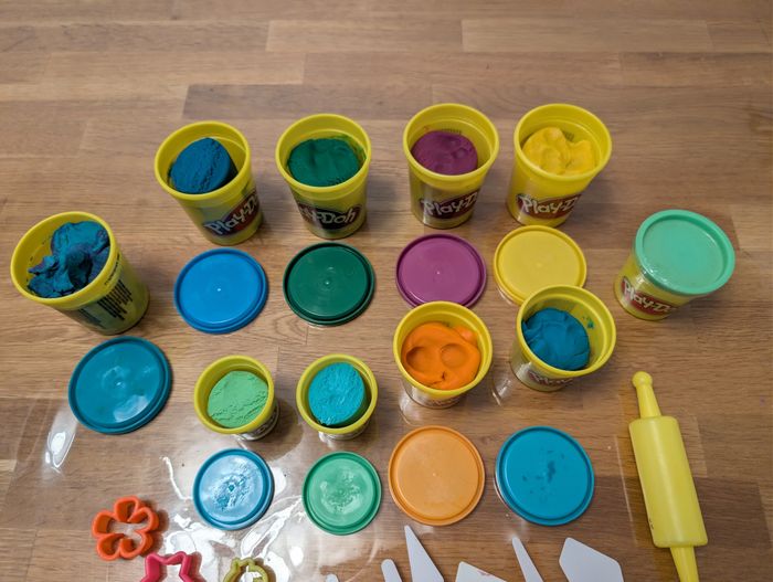 Lot de pâtes à modeler et accessoires pour modeler - photo numéro 3