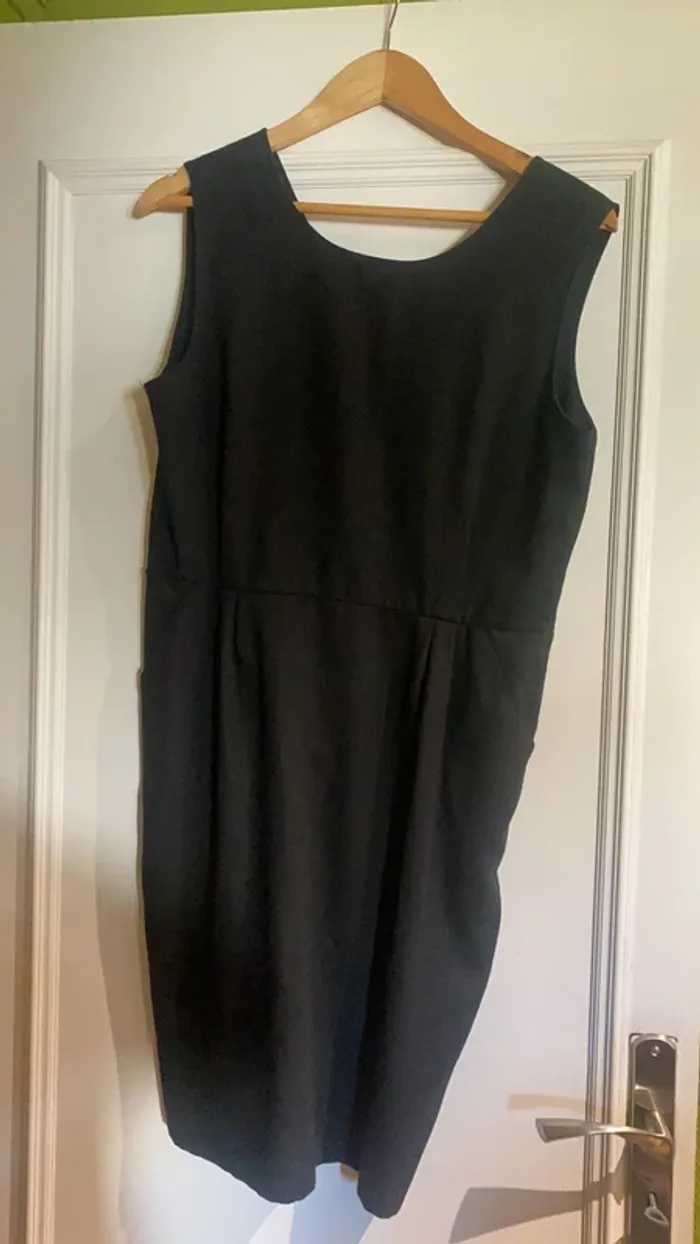 Robe noire avec ceinture amovible - photo numéro 2