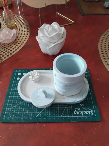 Vide poche avec petit pot avec couvercle en plâtre