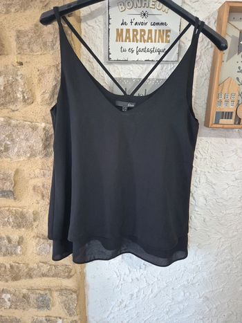 Magnifique débardeur avec bretelles croisées dans le dos noir Etam taille 34