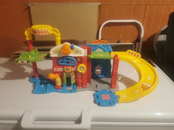 Maxi caserne de pompier tut tut bolide